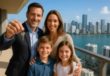 Guía Completa de Inversión Inmobiliaria en Miami para Compradores Internacionales: Paso a Paso hacia tu Primera Propiedad en EE.UU. Familia em apartamento de luxo em Miami